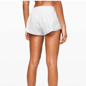 Lululemon 2.5" Hotty Hot Shorts White